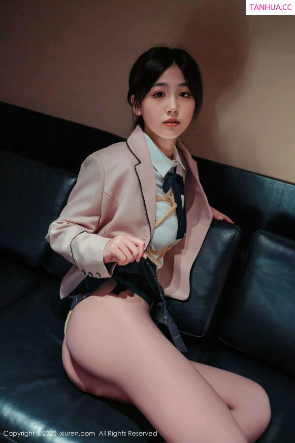   [XiuRen]高清写真图 2025.02.28 No.9949 奶芙乔乔 美腿黑丝第22张图片